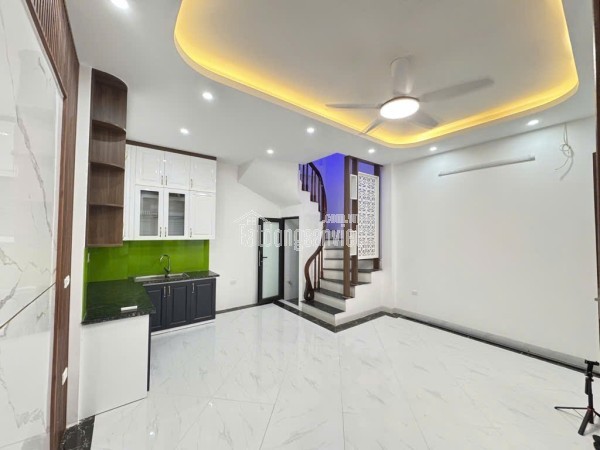 Bán nhà nguyễn sơn long biên 35m2 5 tầng full nội thất ngõ rộng 3 gác giá nhỉnh 5 tỷ