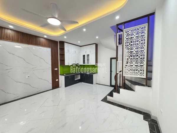 Bán nhà nguyễn sơn long biên 35m2 5 tầng full nội thất ngõ rộng 3 gác giá nhỉnh 5 tỷ