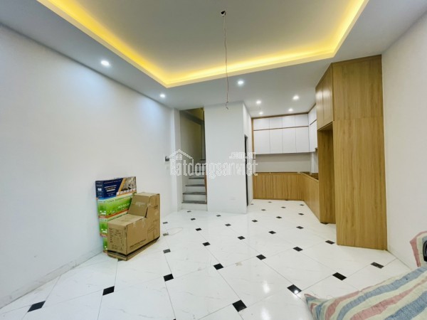 Liên Mạc nhà mới kính kong xách vali ở luôn 31m2, 5 tầng Ô TÔ đỗ cửa