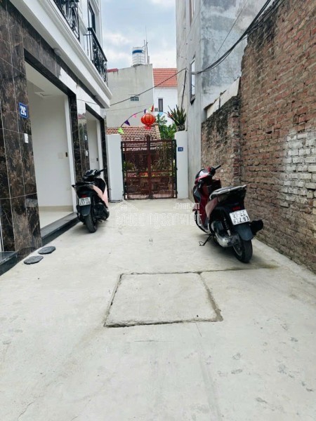 Liên Mạc nhà mới kính kong xách vali ở luôn 31m2, 5 tầng Ô TÔ đỗ cửa