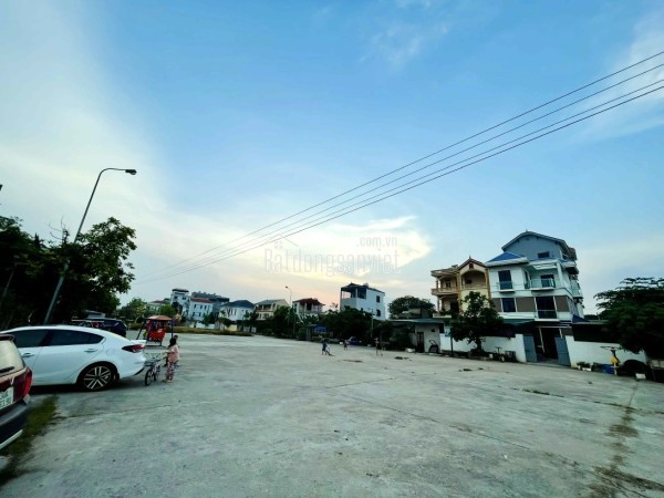 Liên Mạc nhà mới kính kong xách vali ở luôn 31m2, 5 tầng Ô TÔ đỗ cửa