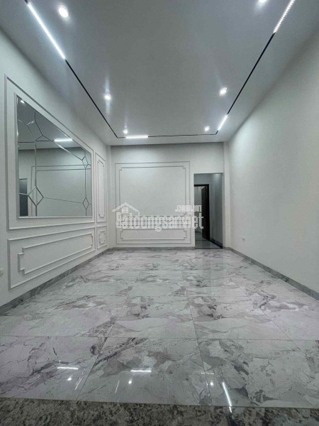 Nhà đẹp Trần Quốc Hoàn, phân lô bàn cờ, thang máy, ô tô tránh vào nhà, ở ngay, kinh doanh tấp nập