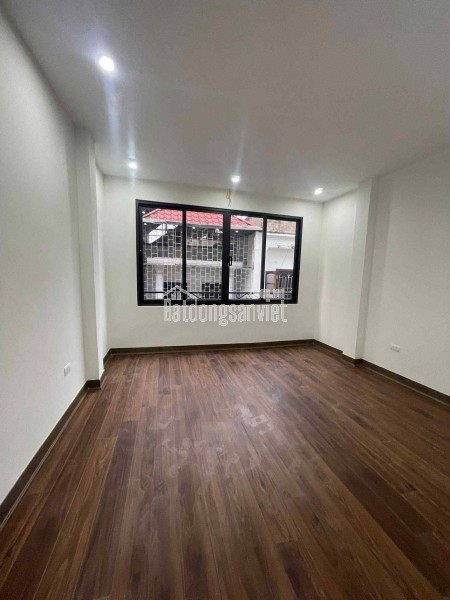 Nhà đẹp Trần Quốc Hoàn, phân lô bàn cờ, thang máy, ô tô tránh vào nhà, ở ngay, kinh doanh tấp nập