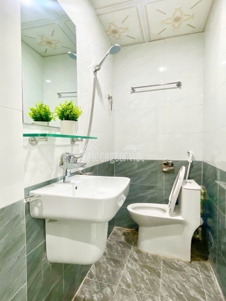 Cần bán căn hộ dịch vụ 80m 6 tầng CCMN thang máy, dòng tiền đỉnh ngay Học viện Nông nghiệp, PCCC