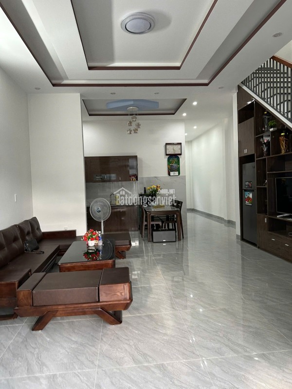 Bán nhanh nhà 2 tầng 4 phòng ngủ kiệt oto đường Tôn Đản, giá 4ty400