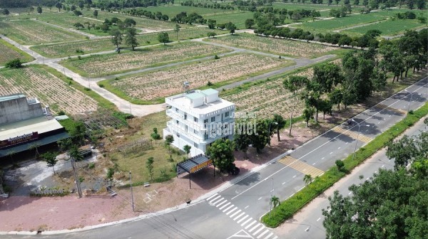Chính chủ bán nhanh nền đất mặt tiền đường D9 - Huỳnh Thúc Kháng Nhơn Trạch.