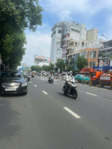 Nhanh Tay Sở hữu Khu Đất Lớn - Siêu Hiếm Trên Trục Cộng Hòa Tân Bình