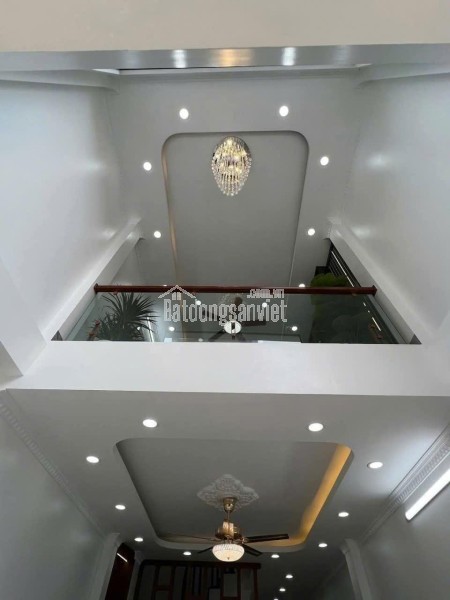 Đông Mỹ, Thanh Trì, 4 tầng 8.6 tỉ thang máy nhập khẩu, full nội thất xịn