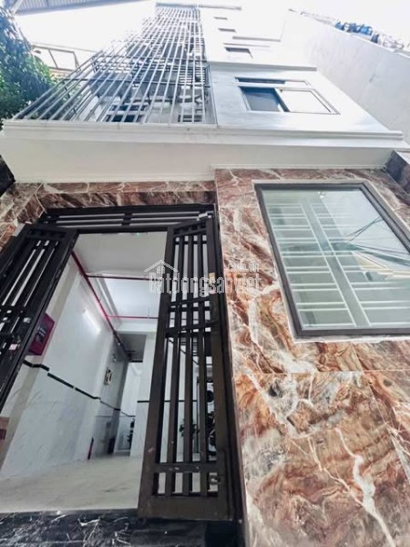 Ô tô đỗ cửa, nhà mới đẹp lung linh, khách sẵn xách vali về ở, nhà lô góc phòng cực thoáng sáng.