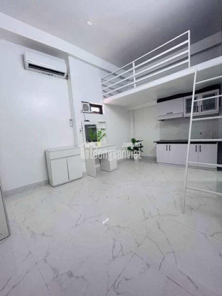 Ô tô đỗ cửa, nhà mới đẹp lung linh, khách sẵn xách vali về ở, nhà lô góc phòng cực thoáng sáng.