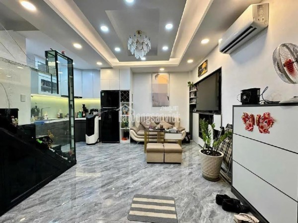 Nhà đẹp Bến Vân Đồn – ngang 5m, hẻm 6m