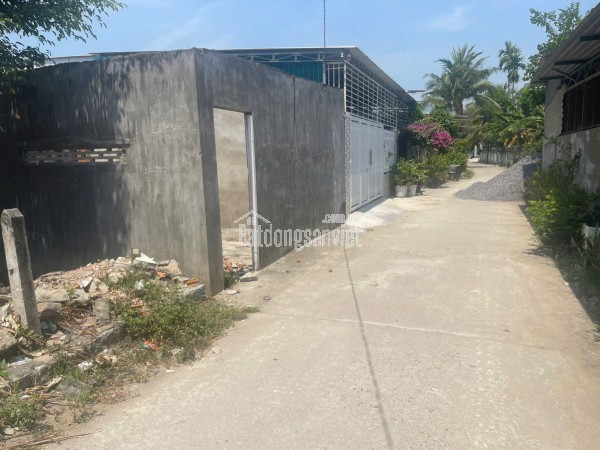 Bán đất đường T15 KĐT An Bình Tân đối diện đài truyền hình - Sổ cá nhân
Diện tích : 86m2 ngang 4m