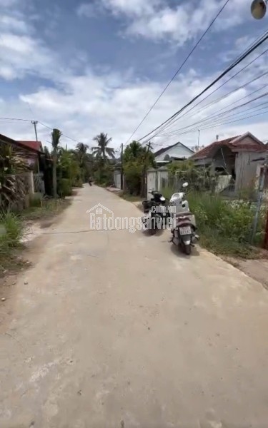 Bán đất đường T15 KĐT An Bình Tân đối diện đài truyền hình - Sổ cá nhân
Diện tích : 86m2 ngang 4m