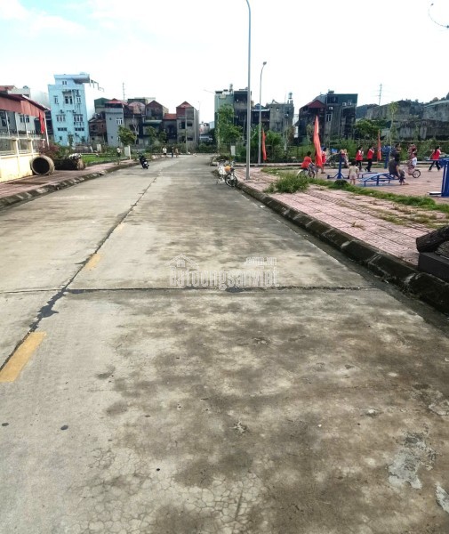 Bán gấp nhà 2 tầng kiên cố – ô tô đỗ cửa