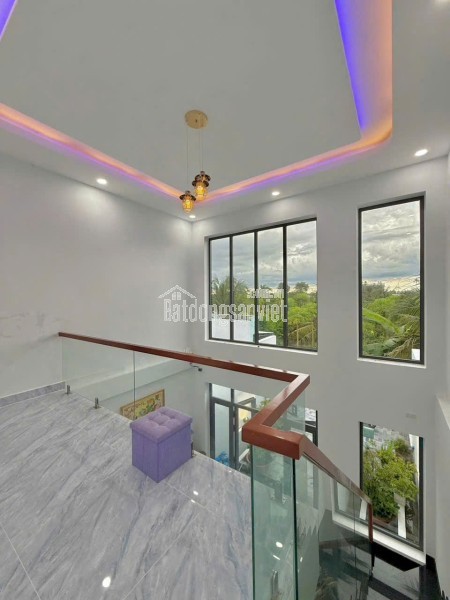 Nhà Đẹp Kiên cố, 3 Phòng - Đường 4m, có sân đậu OTO Mỹ hưng, Mỹ Phong. Bao chắc chắn.