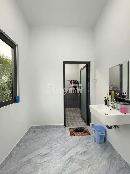 Nhà Đẹp Kiên cố, 3 Phòng - Đường 4m, có sân đậu OTO Mỹ hưng, Mỹ Phong. Bao chắc chắn.