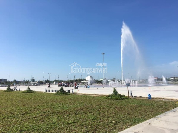 Đất ngay sát QUẢNG TRƯỜNG Gồm 3 LÔ LIỀN KỀ Rộng 560m2. Gía rẻ nhứt khu vực.