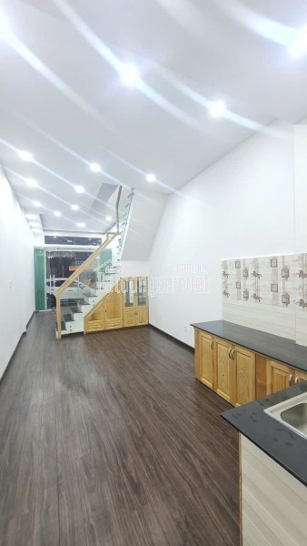 Nhà đường B1 Bùi Phùng VCN Phước Hải - Sổ hoàn công : Giá bán bao sang sổ 9.650
Liên hệ : e để