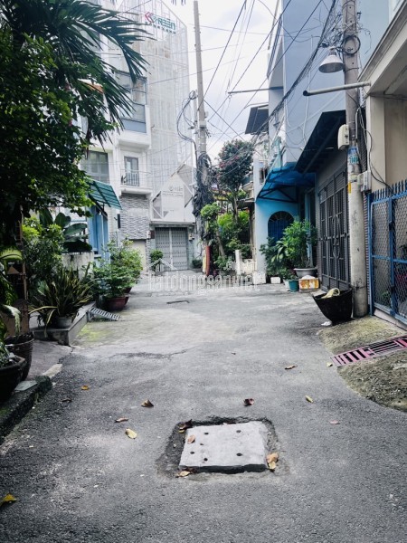 HẺM Ô TÔ ĐẬU TỚI NHÀ - SÁT MẶT TIỀN LẠC LONG QUÂN