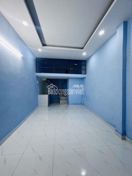 HẺM Ô TÔ ĐẬU TỚI NHÀ - SÁT MẶT TIỀN LẠC LONG QUÂN