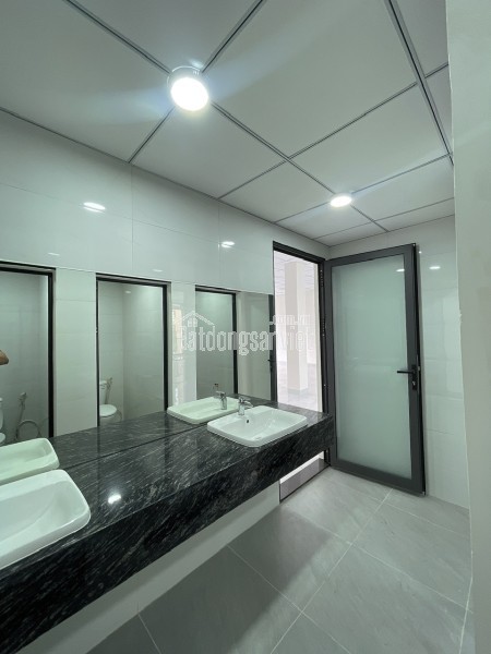 cho thuê nhà mặt tiền nguyên căn đường lê đinh thám giao duy tân 3 tầng dt 600 m2