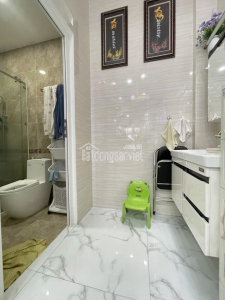 Nhà bán ngay Lạc Long Quân, Diện tích 4 x 15, 4 tầng, 3 phòng mới ở ngay, Giá chỉ nhỉnh 7 tỷ