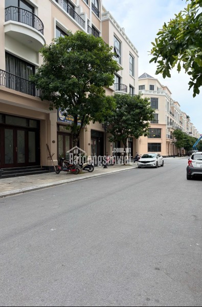 Bán liền kề xẻ khe 3 mặt thoáng, giống biệt thự song lập, giá rẻ MTG