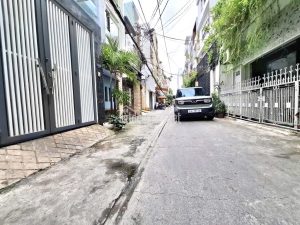 HIẾM -HẺM XE HƠI ĐỖ CỬA LÊ VĂN SỸ Q3 - NHÀ ĐẸP - TRỆT, 3 LẦU, SÂN THƯỢNG - NỞ HẬU TÀI LỘC - CHỈ
