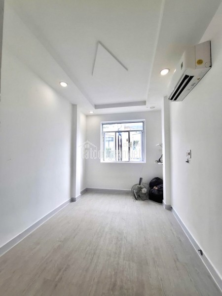 HIẾM -HẺM XE HƠI ĐỖ CỬA LÊ VĂN SỸ Q3 - NHÀ ĐẸP - TRỆT, 3 LẦU, SÂN THƯỢNG - NỞ HẬU TÀI LỘC - CHỈ