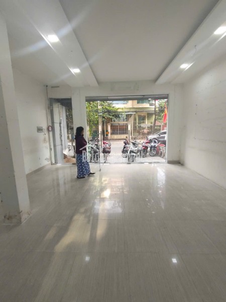 Bán gấp giá tốt! Nhà HXH Nguyễn Cảnh Chân Q1, DT: 98m², Sổ riêng, Xây CHDV hoặc ở ngay, Giá 19,5 tỷ