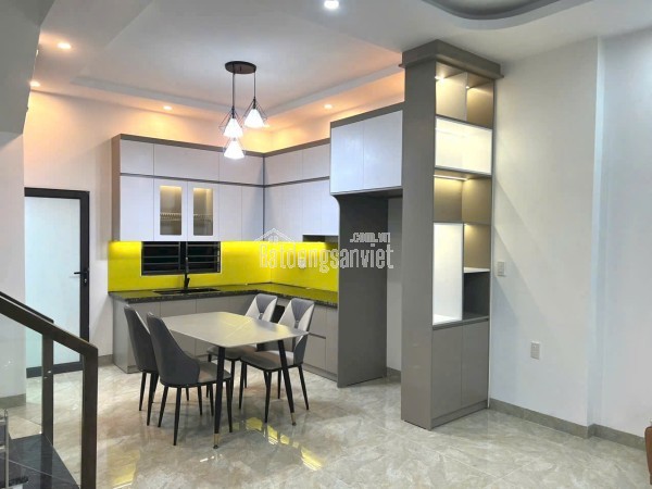 BÁN NHÀ 2 TẦNG ĐỘC LẬP – SÂN CỔNG – 2 MẶT NGÕ TẠI QUỲNH HOÀNG, NAM SƠN