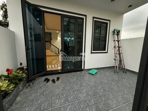 BÁN NHÀ 2 TẦNG ĐỘC LẬP – SÂN CỔNG – 2 MẶT NGÕ TẠI QUỲNH HOÀNG, NAM SƠN