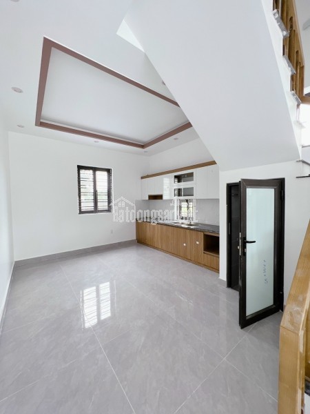 BÁN NHÀ 2 TẦNG ĐỘC LẬP – SÂN CỔNG – 2 MẶT NGÕ TẠI QUỲNH HOÀNG, NAM SƠN