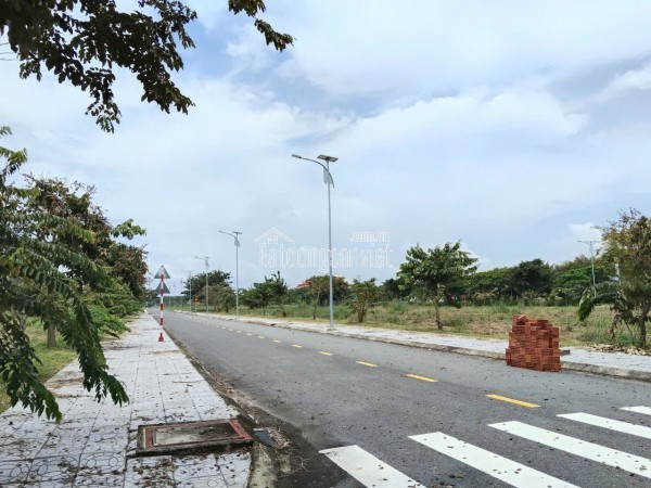 Bán đất MT đã có sổ hồng sang tên ngay , DT : 5m×19m giá 1T3