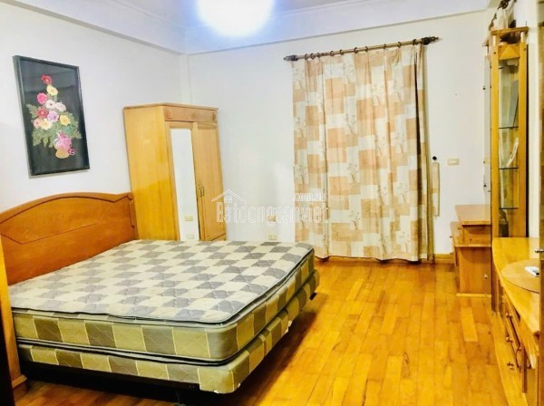 Bán nhà ngõ 49 Huỳnh Thúc Kháng – 33m² x 5T. Lô góc – Ô tô đỗ cửa – 15.9 tỷ