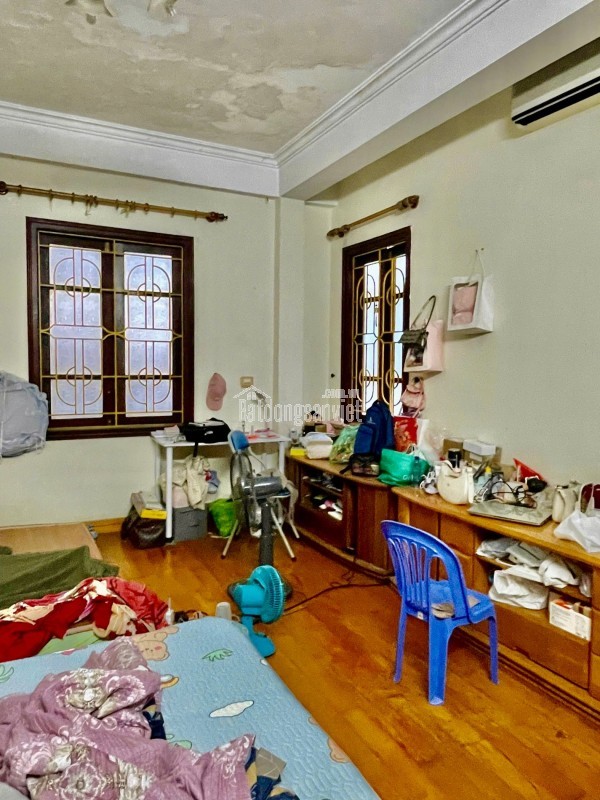 Bán nhà ngõ 49 Huỳnh Thúc Kháng – 33m² x 5T. Lô góc – Ô tô đỗ cửa – 15.9 tỷ