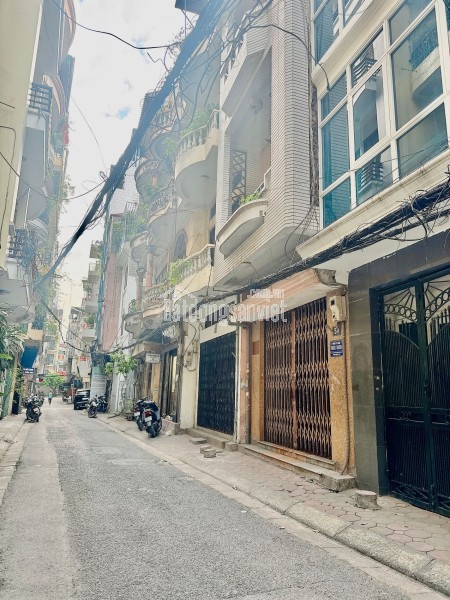 Bán nhà ngõ 49 Huỳnh Thúc Kháng – 33m² x 5T. Lô góc – Ô tô đỗ cửa – 15.9 tỷ