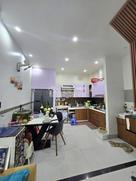 Bán nhà đường Man Thiện, Phường Tăng Nhơn Phú A, Q9, TP HCM, DT 70 m2, 3 tầng, 3PN, SH. Giá 8.35