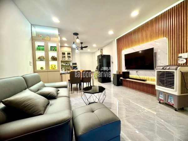 Bán nhà đường Man Thiện, Phường Tăng Nhơn Phú A, Q9, TP HCM, DT 70 m2, 3 tầng, 3PN, SH. Giá 8.35