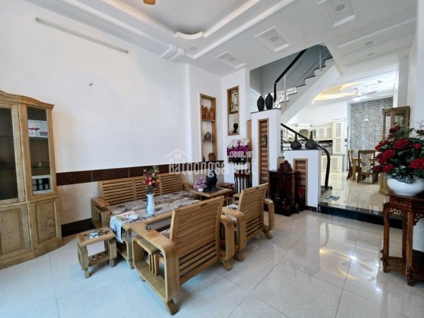 Bán nhà đường Man Thiện, Phường Tăng Nhơn Phú A, Q9, TP HCM, DT 70 m2, 3 tầng, 3PN, SH. Giá 8.35