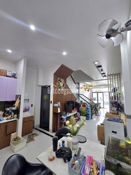 Bán nhà đường Man Thiện, Phường Tăng Nhơn Phú A, Q9, TP HCM, DT 70 m2, 3 tầng, 3PN, SH. Giá 8.35