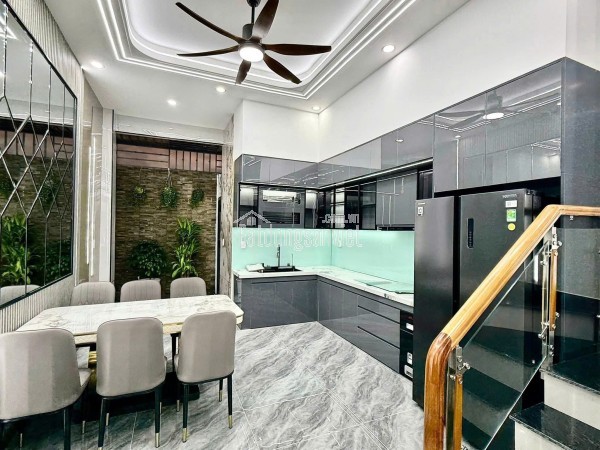 BÁN NHÀ PHỐ LIỀN KỀ LÀNG ĐẠI HỌC - SÁT METRO - THANH TOÁN CHỈ 1 TỶ