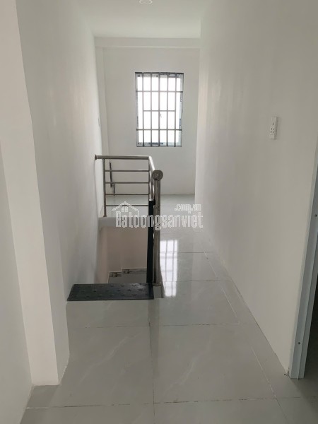 Bán nhà 1 trệt 1 gác suốt cách Nguyễn Văn Linh chỉ 100m nhà mới tinh