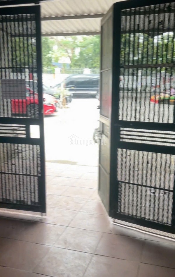 Chính chủ bán nhà trục chính đường Lạc Hồng trước cổng trường học cấp 2 giá 1,65 tỷ