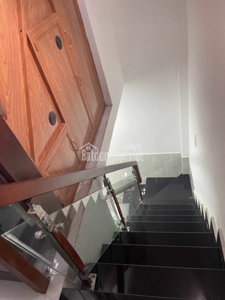 Giảm sốc 1 tỷ 9, gấp bán căn hộ dịch vụ, Lê Cơ, 4x20m, 6 Tầng thang máy, 13 CHD khép kín, dòng