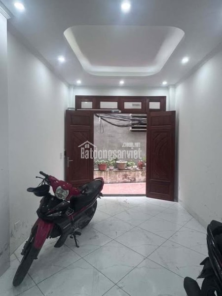 -Khu vực đang phát triển mạnh, tiện ích đầy đủ, xung quanh nhiều trường ĐH, CĐ.

-Nhà 5 tầng,