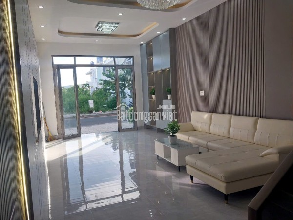 Bán nhà lô C4 đường số 2 cạnh với đường Tú Xương KĐT Tây Bắc.