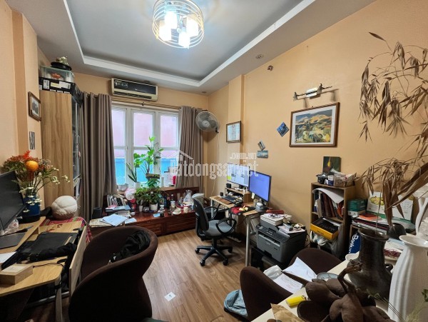Nhà đẹp Nguyễn Khang 41.3m² – 5 tầng - đường ô tô tránh – giá chỉ 15.5 tỷ