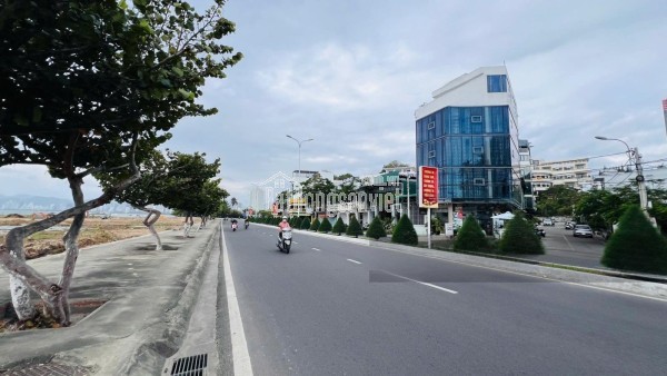 Bán căn nhà cấp 4 lô góc 2 mặt tiền đường Đặng Lộ, Vĩnh Hải, Nha Trang