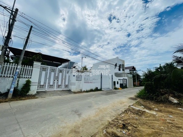 Bán đất full thổ cư mặt tiền Cầu Bè & Liên Hoa Nha Trang , đường 7 m , sổ hồng riêng